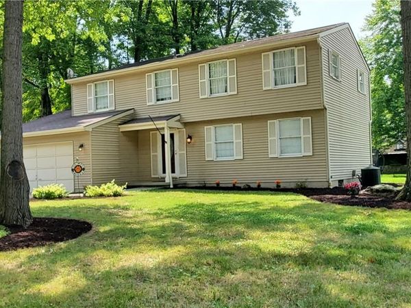 8900 Briarbrook Drive NE, Warren, OH 44484
