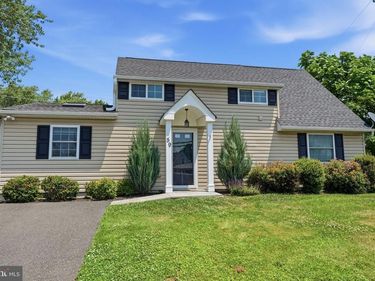 59 IROQUOIS ROAD, LEVITTOWN, PA 19057