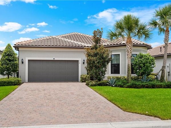 518 SE Crathes Street , Port St Lucie, FL 34984