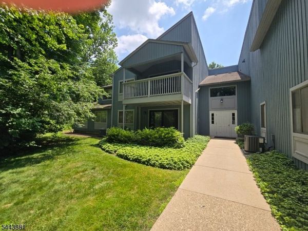 71 Drake Ln, Roxbury, NJ 07852