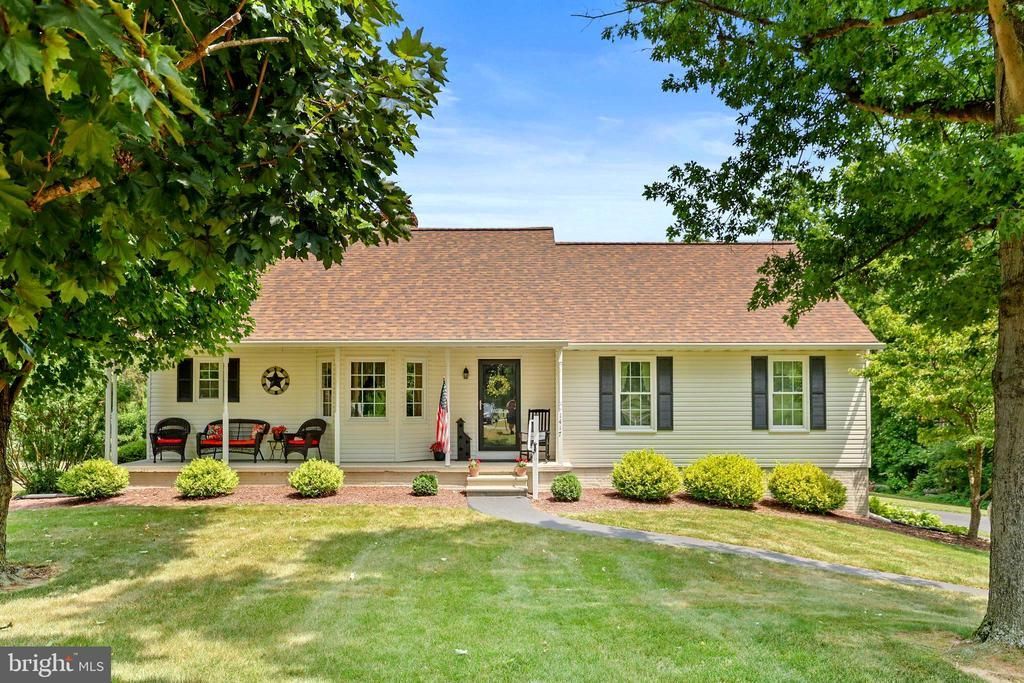 1417 NEW CHESTER ROAD, NEW OXFORD, PA 17350