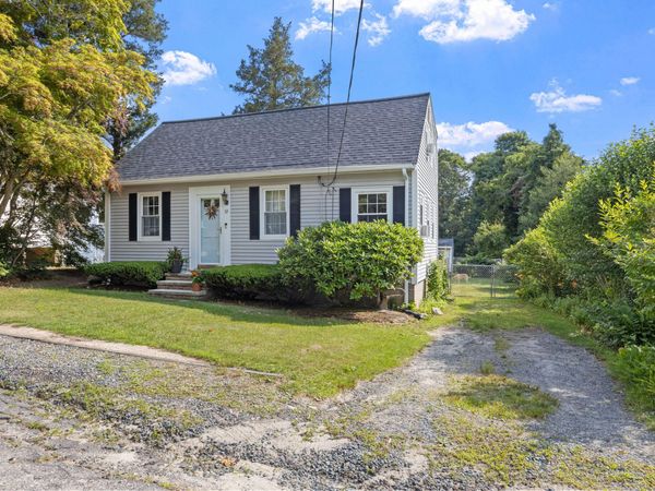10 Cleveland Avenue, Onset, MA 02558