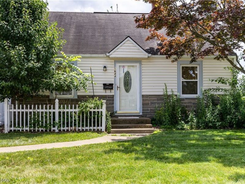 1644 37th Street NW, Canton, OH 44709 Photo 1