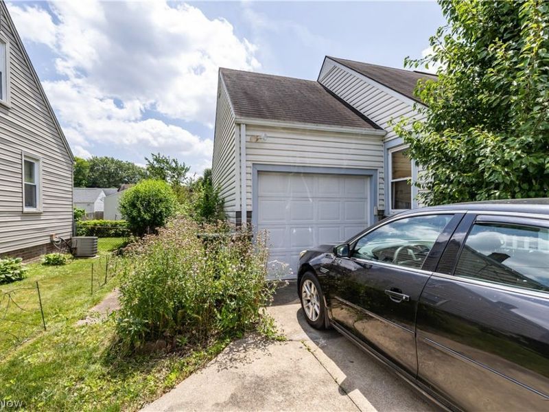1644 37th Street NW, Canton, OH 44709 Photo 2