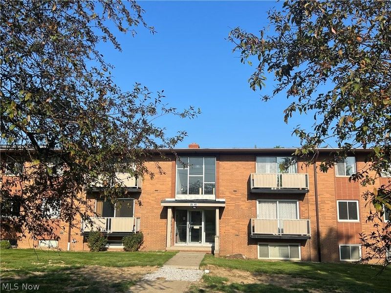 21841 River Oaks Drive, Unit B11, Rocky River, OH 44116 Photo 2