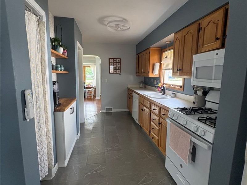246 Hilliard Road, Elyria, OH 44035 Photo 5