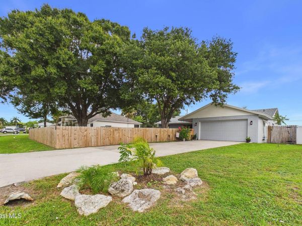 667 Antigua Street NE , Palm Bay, FL 32907