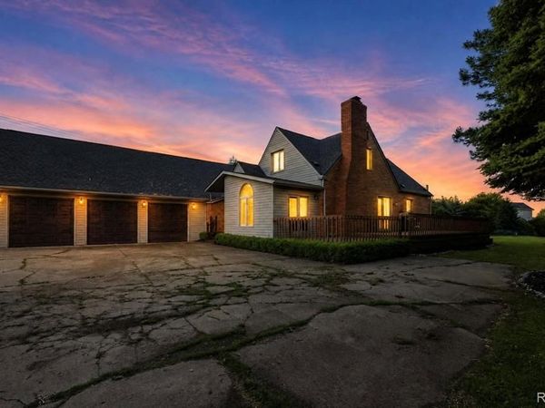 8315 Hilton Road, Brighton Twp, MI 48114