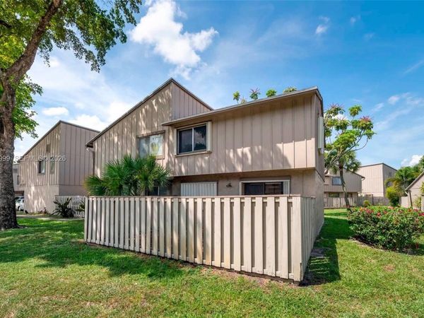 2201 NW 56th Ave, Unit 4-A, Lauderhill, FL 33313
