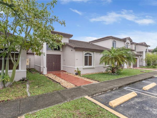 8433 NW 189th St , Unit 1104, Hialeah, FL 33015