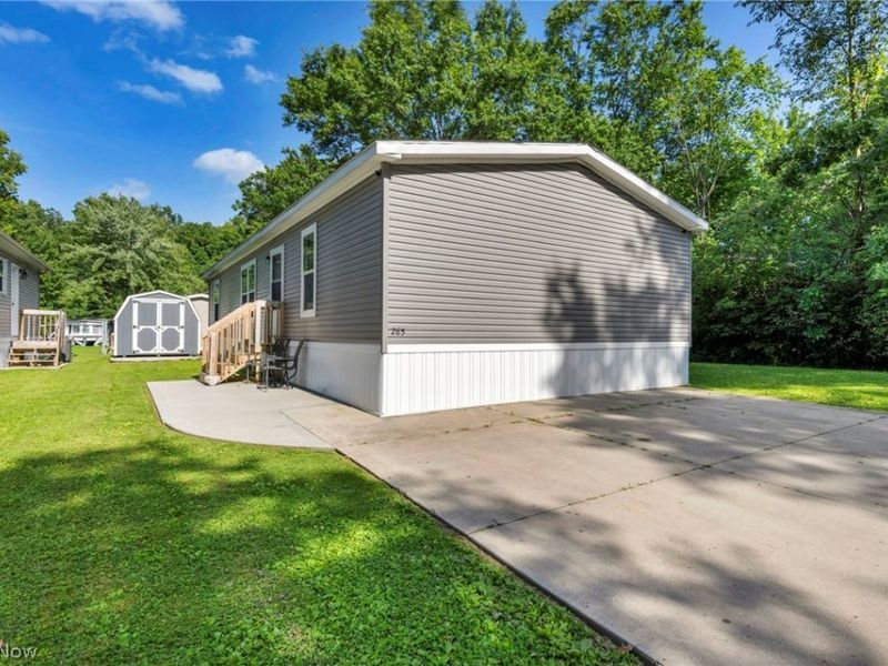 285 Westwoods, Amherst, OH 44001 Photo 2