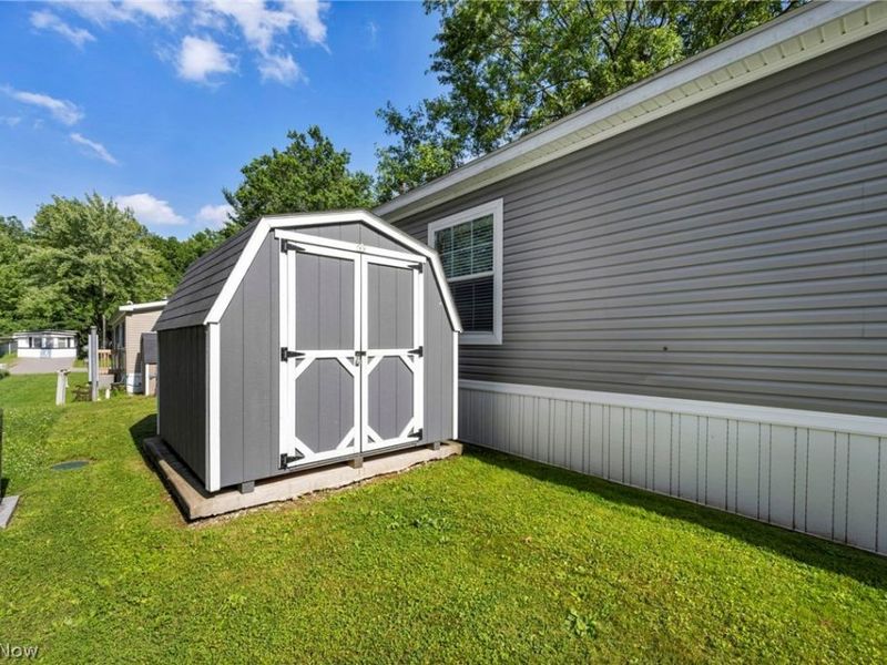 285 Westwoods, Amherst, OH 44001 Photo 4