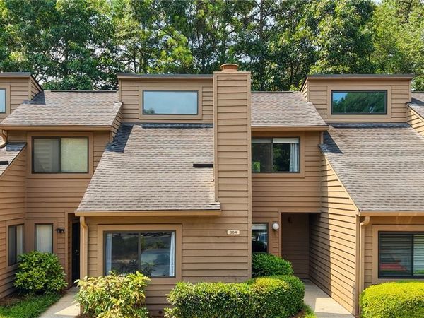 304 Parkaire Crossing , Marietta, GA 30068