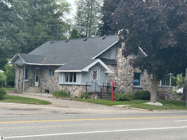 613 Cayuga Street E, Bellaire, MI 49615