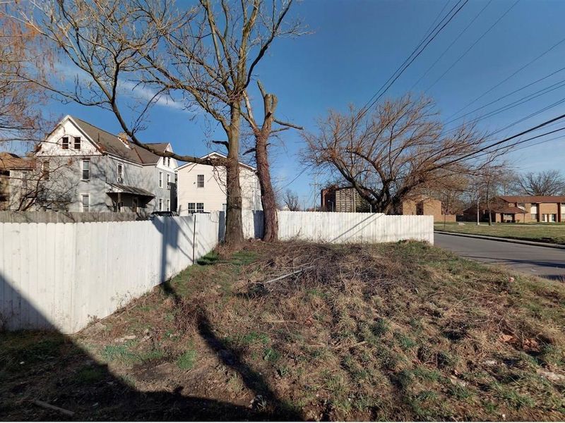 890 E Atcheson Street , Columbus, OH 43203 Photo 2