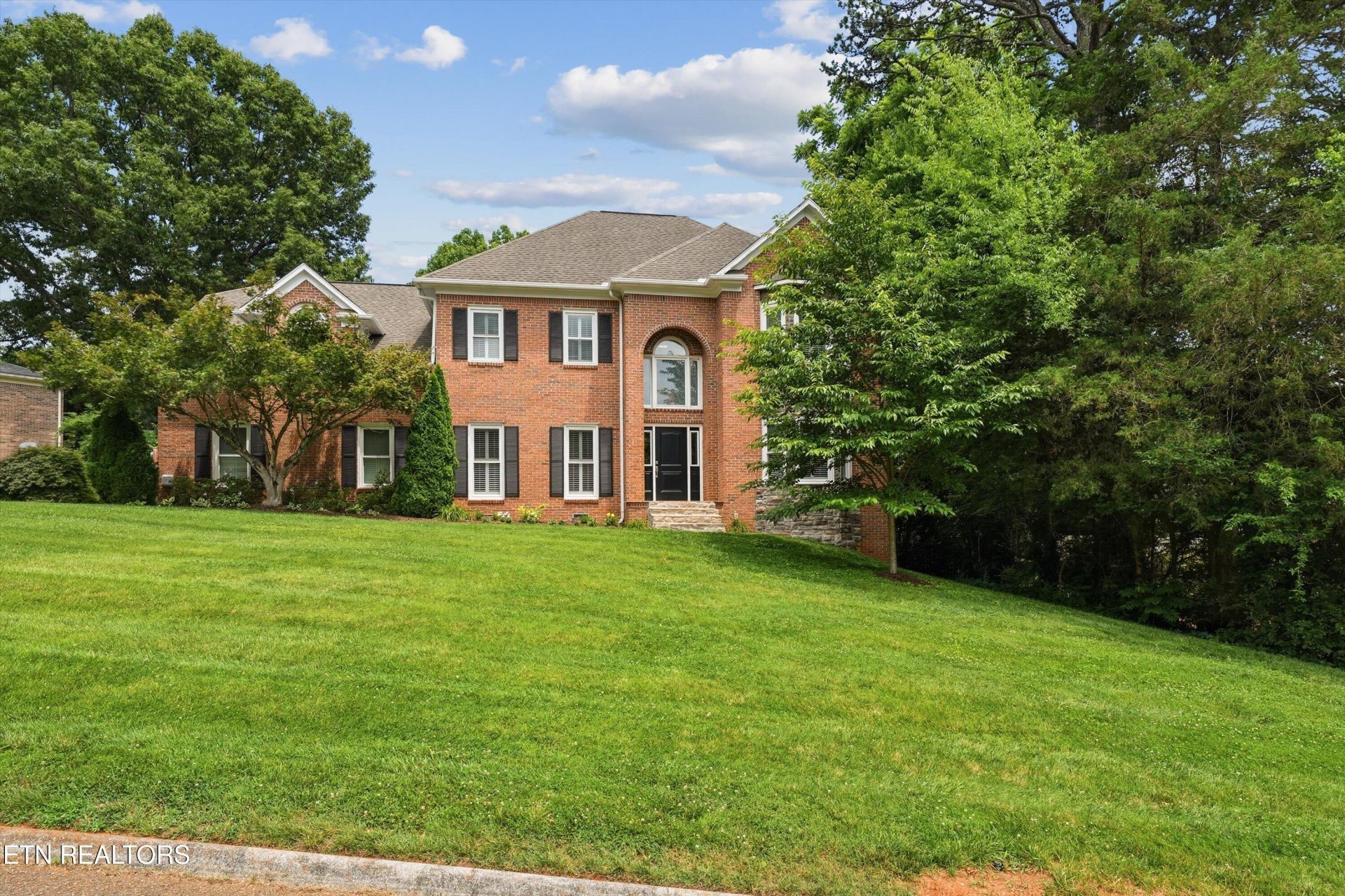 404 Doublehead Lane, Knoxville, TN 37909 Main Photo