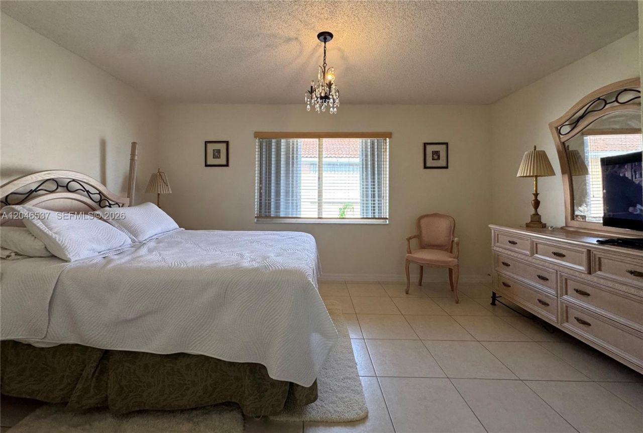 2365 W 74th St, Hialeah, FL 33016 Photo