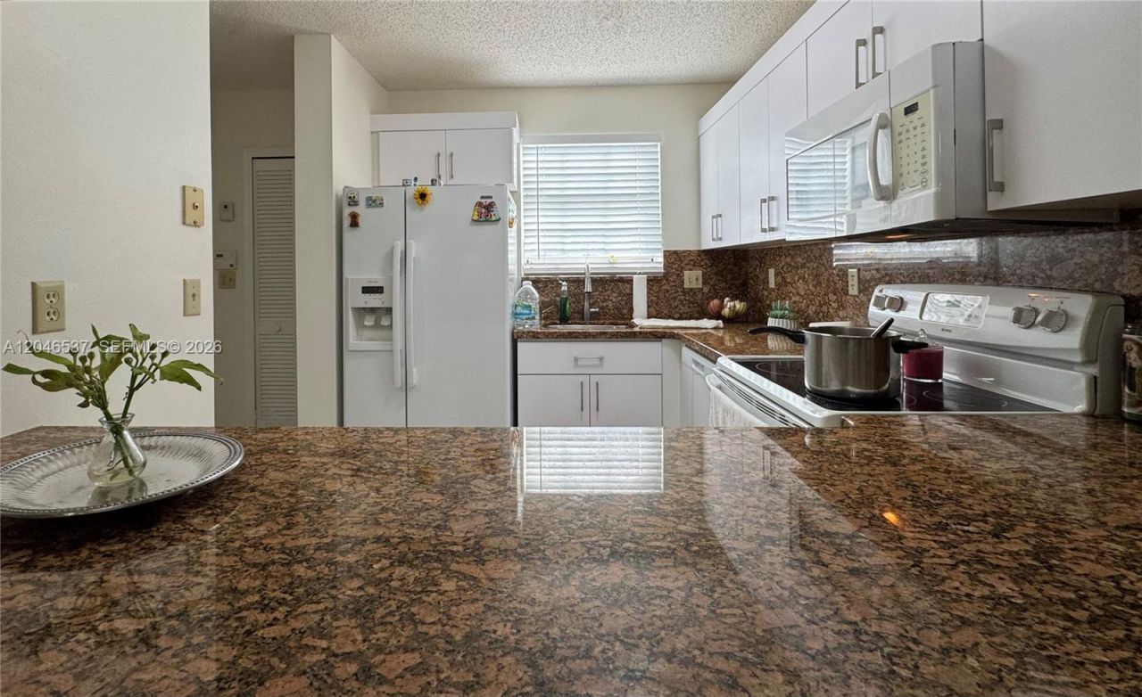 2365 W 74th St, Hialeah, FL 33016 Photo