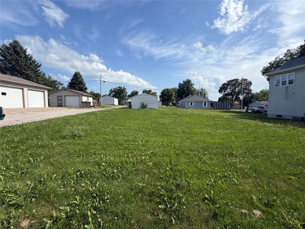 1116 High Ave W Road, Oskaloosa, IA 00000