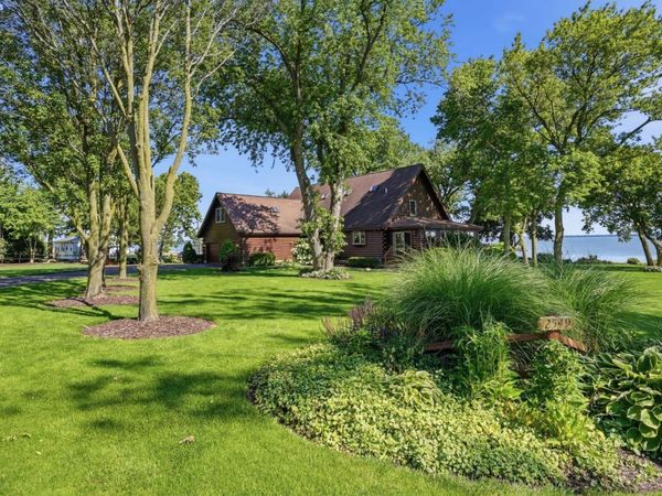 2549 S Knob Hill Road, Marblehead, OH 43440