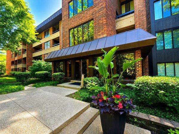 1401 Burr Oak Road , Unit 303B, Hinsdale, IL 60521