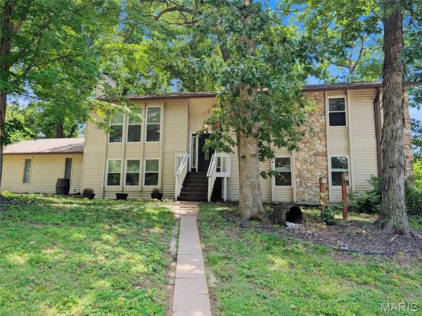 41 Oak Forest Drive, St Charles, MO 63303