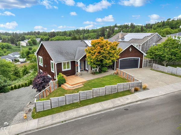 2144 Middle Fork Circle, Seaside, OR 97138