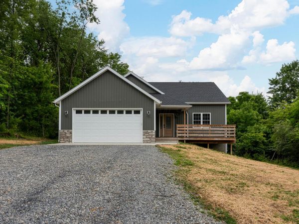 196 N Ridge Heights Drive , Howard, OH 43028