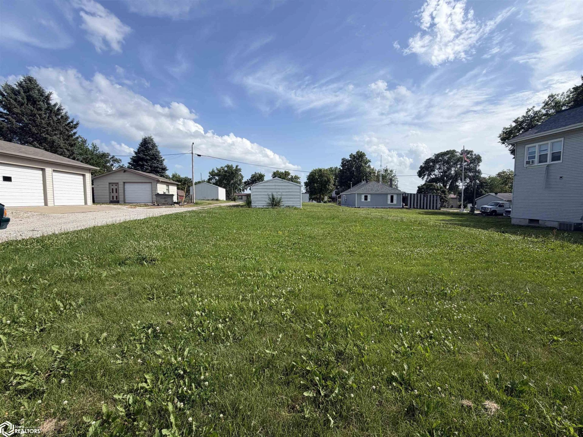 1116 High Ave W, Oskaloosa, IA 52577 Main Photo