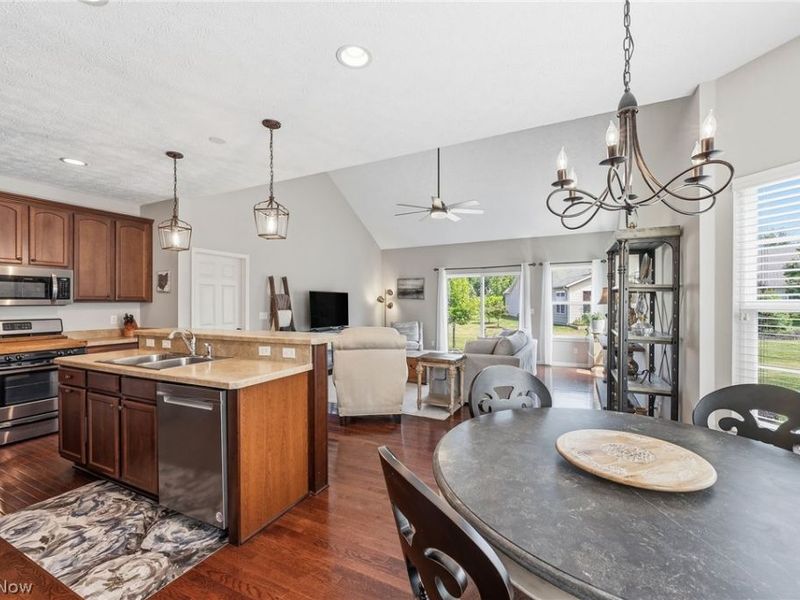 8329 Beaumont Drive, Mentor, OH 44060 Photo 3