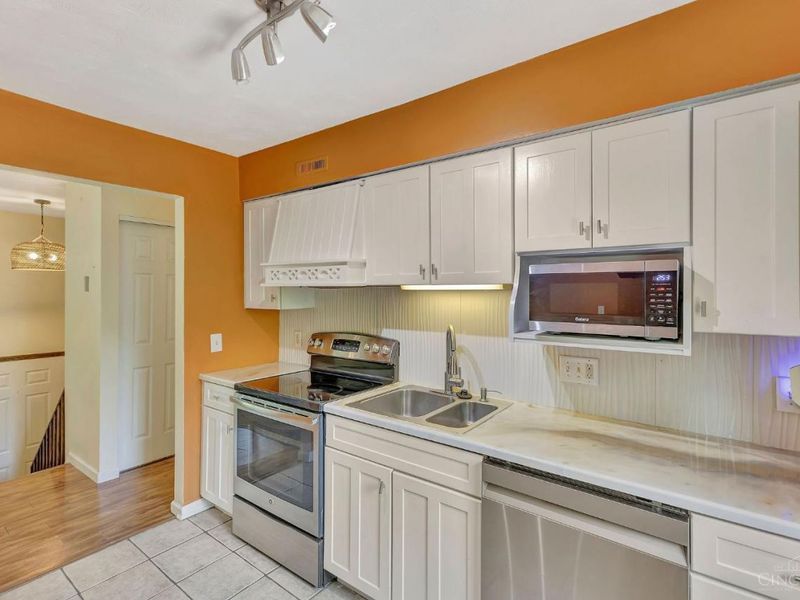 226 Goodrich Lane, Cincinnati, OH 45233 Photo 12