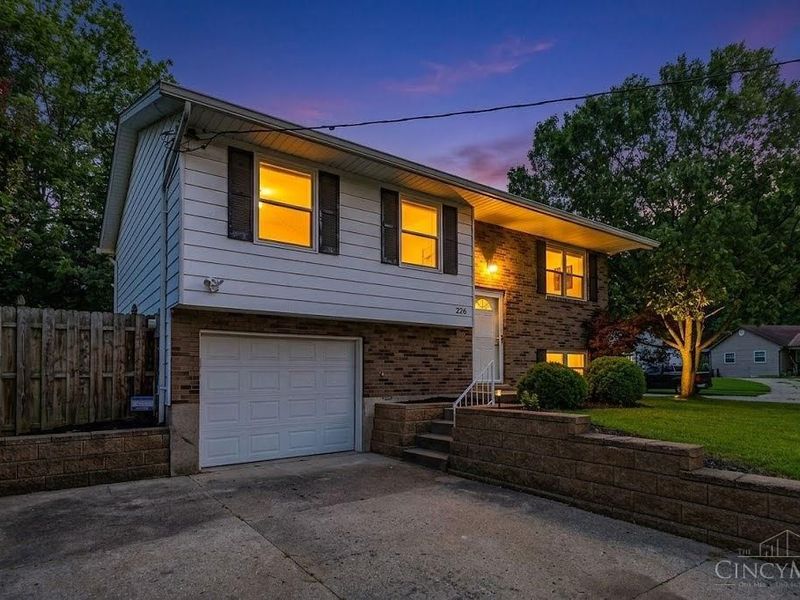 226 Goodrich Lane, Cincinnati, OH 45233 Photo 2