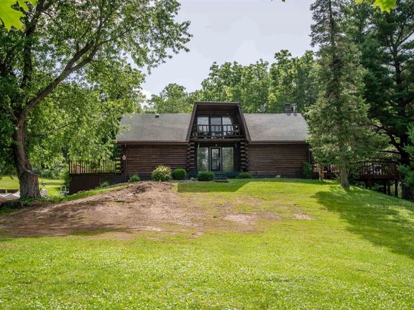 6147 Chucks Court, Peosta, IA 52068