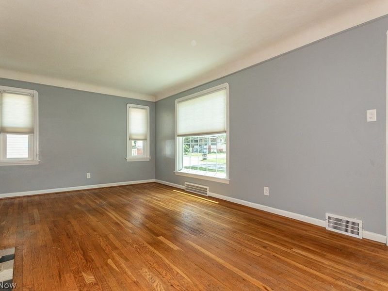 6106 Bradley Avenue, Parma, OH 44129 Photo 2