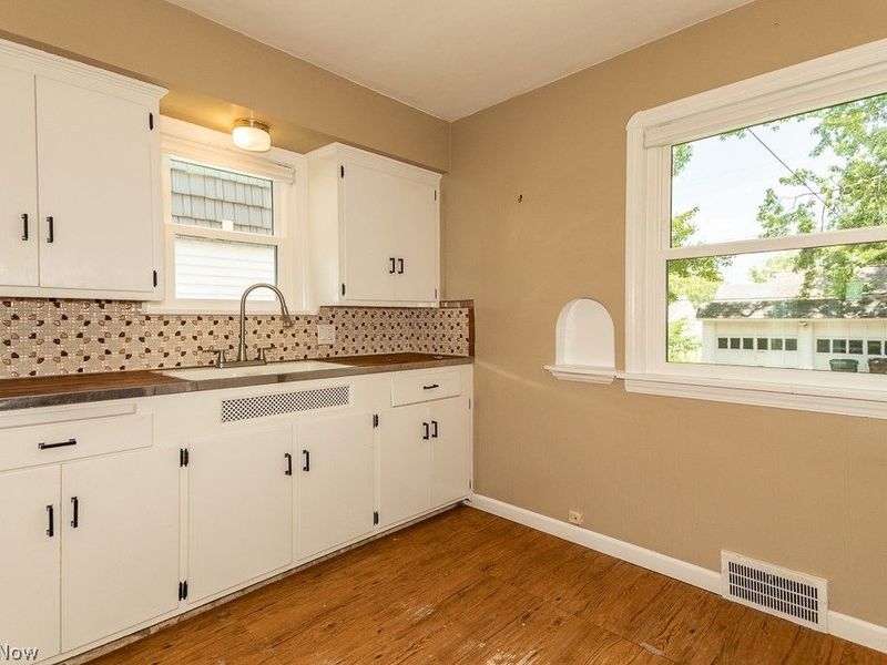 6106 Bradley Avenue, Parma, OH 44129 Photo 5
