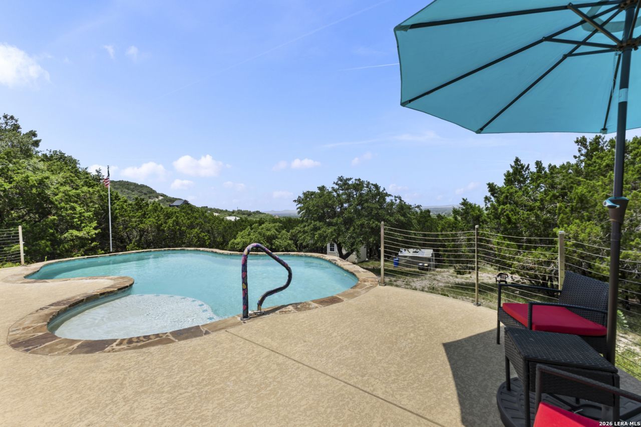 136 Lakeridge Loop, Lakehills, TX 78063 Main Photo