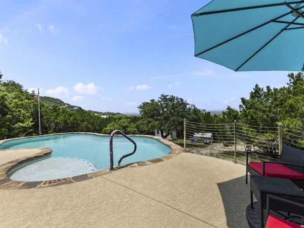 136 LAKERIDGE LOOP, Lakehills, TX 78063
