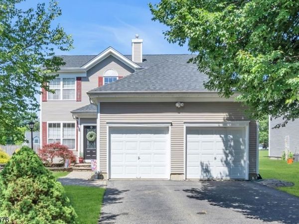35 Musky Ridge Dr, Hackettstown, NJ 07840