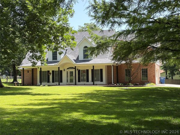 1304 N Iroquois Avenue , Chouteau, OK 74337