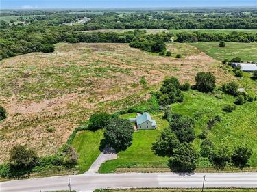 5597 SW County Line Road, Trimble, MO 64492