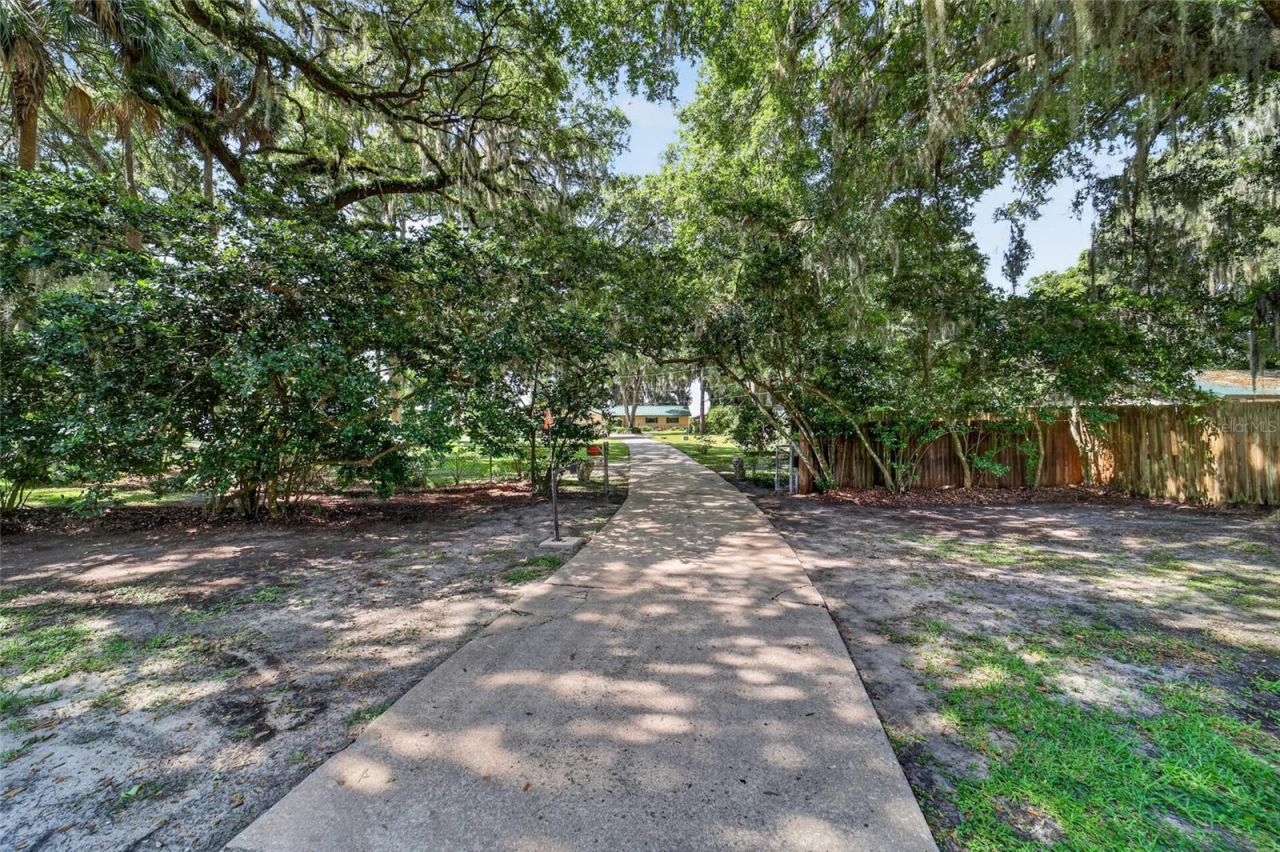 13200 E Highway 25 , Ocklawaha, FL 32179 Photo