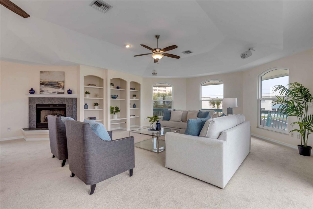 320 Due East Street, New Smyrna Beach, FL 32169 Photo