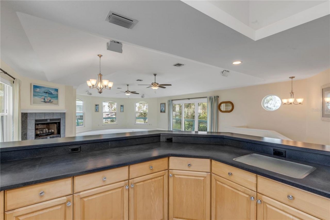 320 Due East Street, New Smyrna Beach, FL 32169 Photo