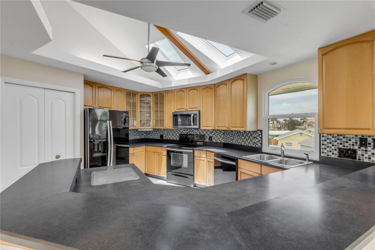 320 Due East Street, New Smyrna Beach, FL 32169 Photo