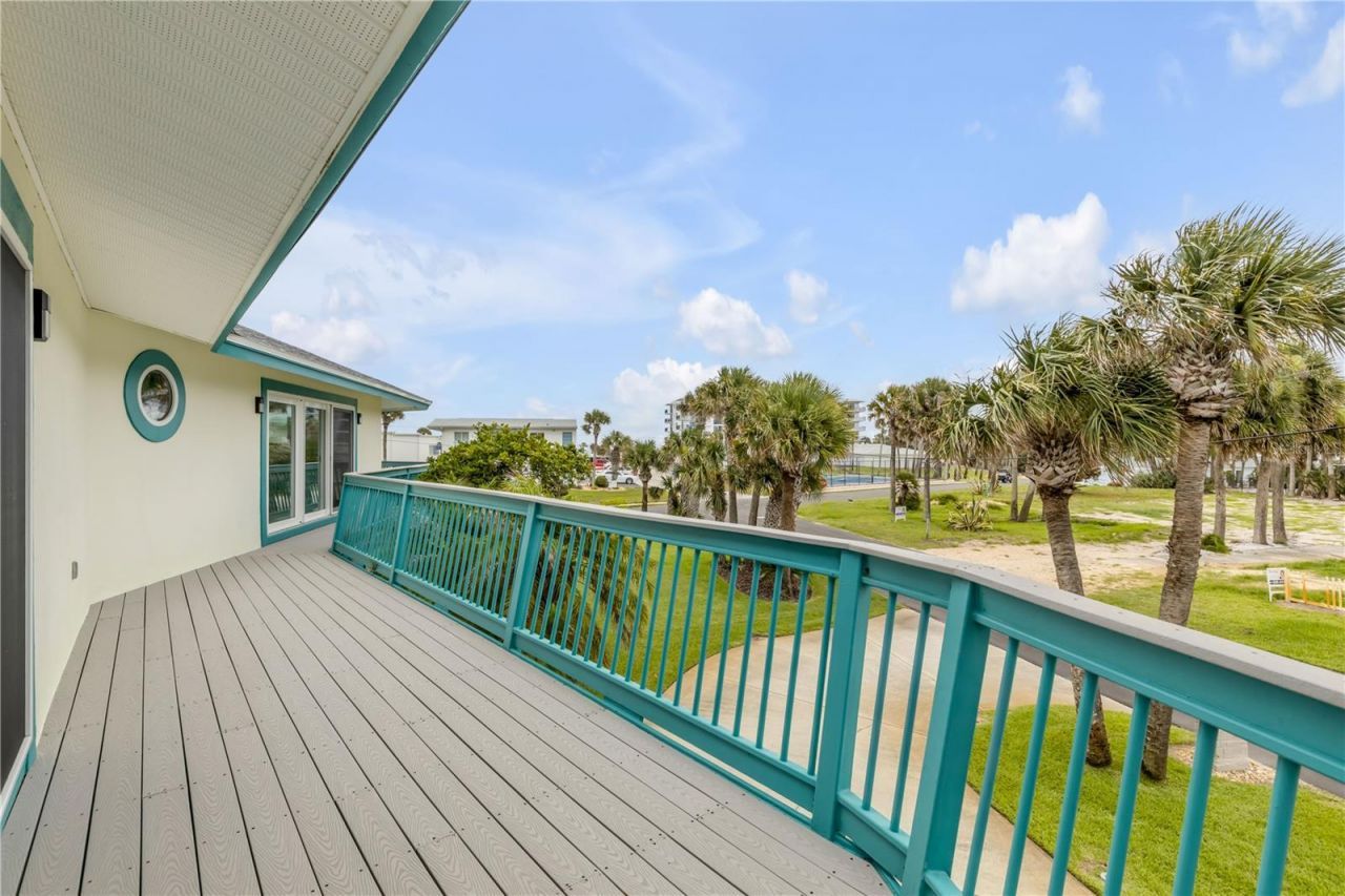 320 Due East Street, New Smyrna Beach, FL 32169 Photo