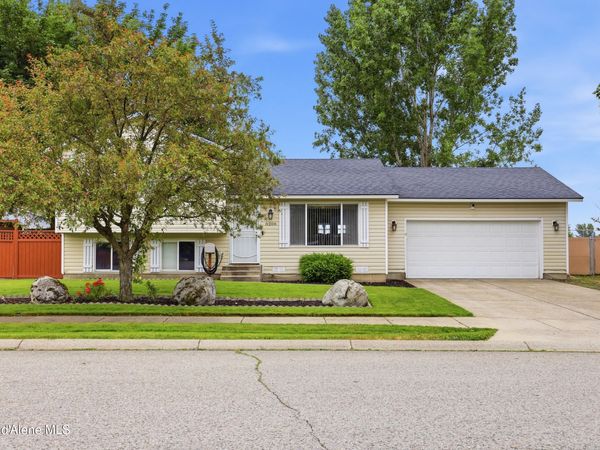 8208 W Arizona St , Rathdrum, ID 83858