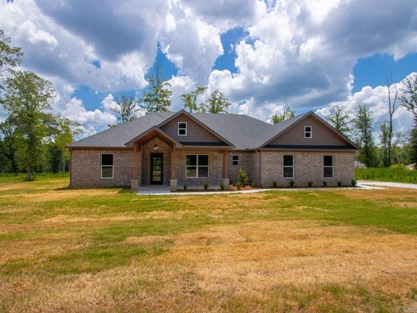 6748 N Detonti Rd, Bauxite, AR 72011