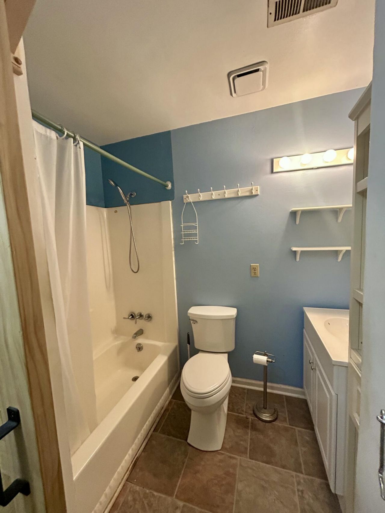 545 Amy Drive Photo 6