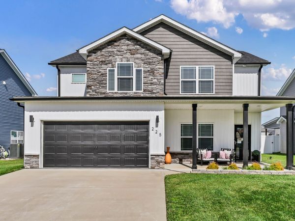 225 Kildeer Dr , Clarksville, TN 37040