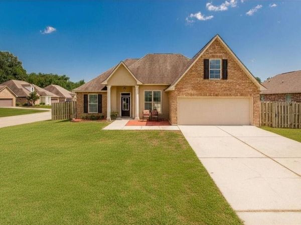 585 PONDEROSA Drive , Ponchatoula, LA 70454